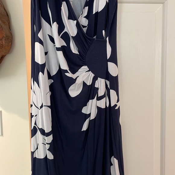 Side ruched navy & white summer cotton blend wrap dress. Very figure flattering - Picture 2 of 3